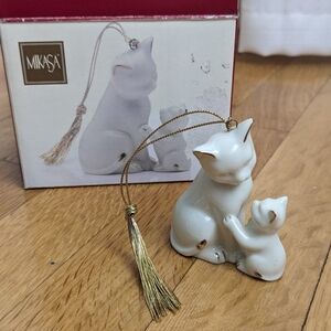 Mikasa Mother Cat With Kitten Gold Trim Christmas Ornament Porcelain 2.5" In box